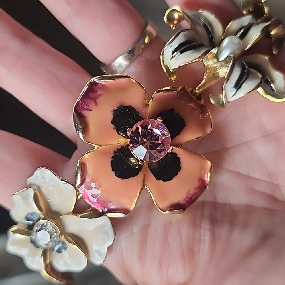 Vintage Kenneth Jay Lane KJL Signed Floral Link Bracelet - Pink & White Enamel - Picture 6 of 16